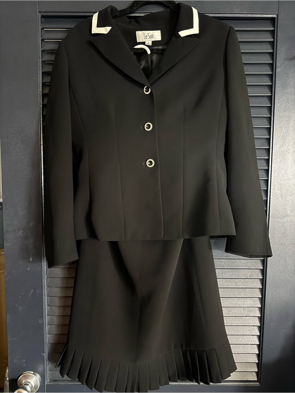 Le Suit Black & White Trim 2-Piece Skirt Suit Size 8 Career Office Business Chic